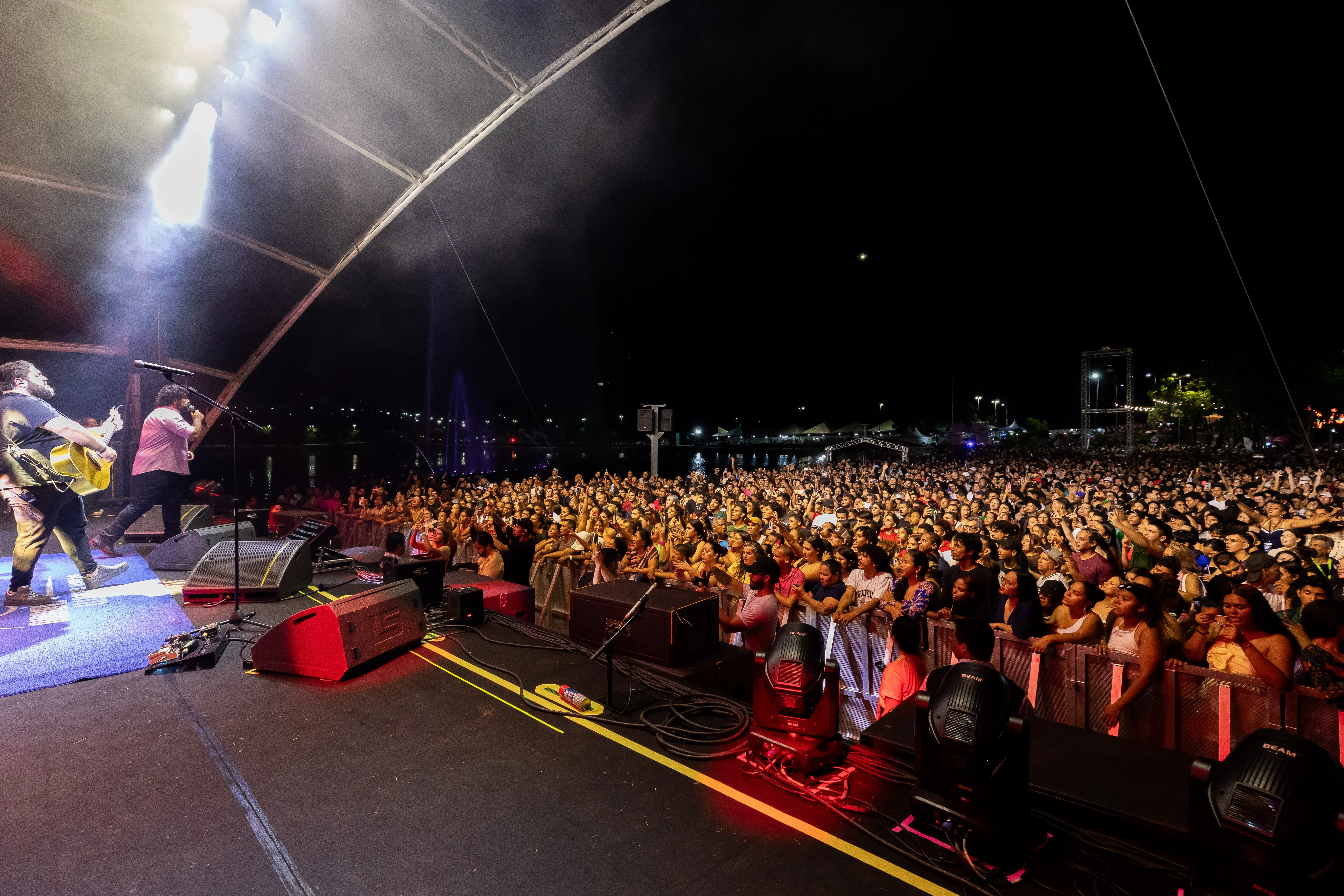 Prefeito Abílio faz show com Dilsinho e César Menotti & Fabiano no aniversário de Cuiabá