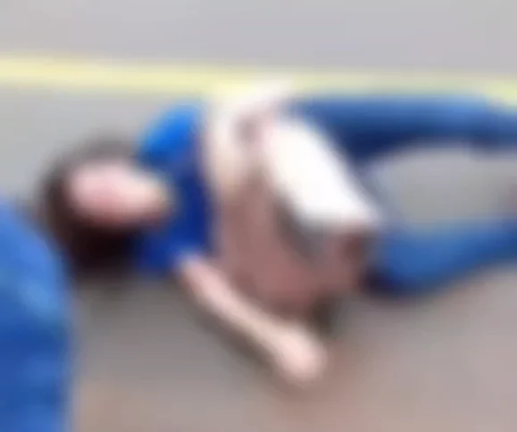 Adolescente desmaia após bater cabeça no asfalto durante briga em frente a escola em Sorriso