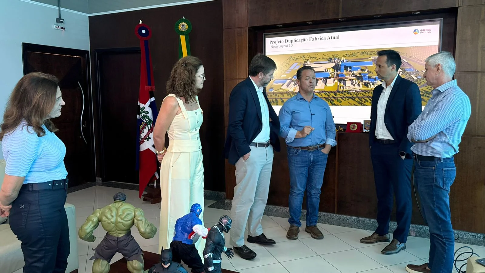 CDATA[A Secretaria Municipal de Saúde (SMS) retomou o Exame de Fundo de Olho (Fundoscopia), procedimento que estava paralisado há anos na rede municipal por ...
![Prefeito Cláudio Ferreira anuncia investimento bilionário da COFCO em Rondonópolis