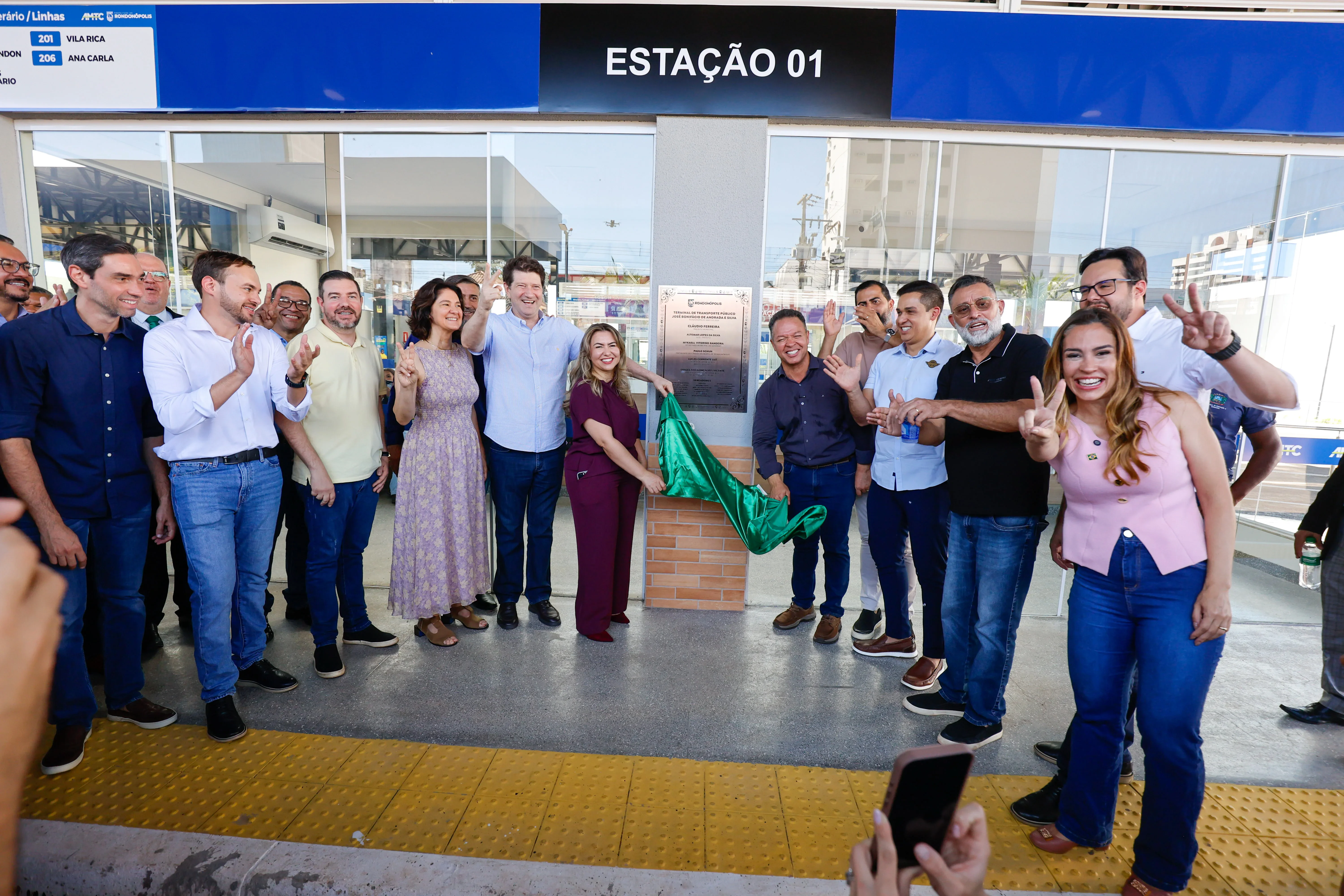 Prefeito Cláudio inaugura terminal e anuncia passagem de ônibus a R$ 2 em Rondonópolis