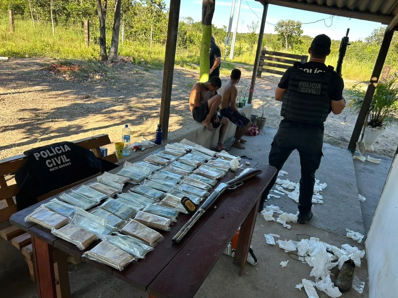 Operação policial cumpre 20 mandados e prende integrantes de facção criminosa em Tangará da Serra